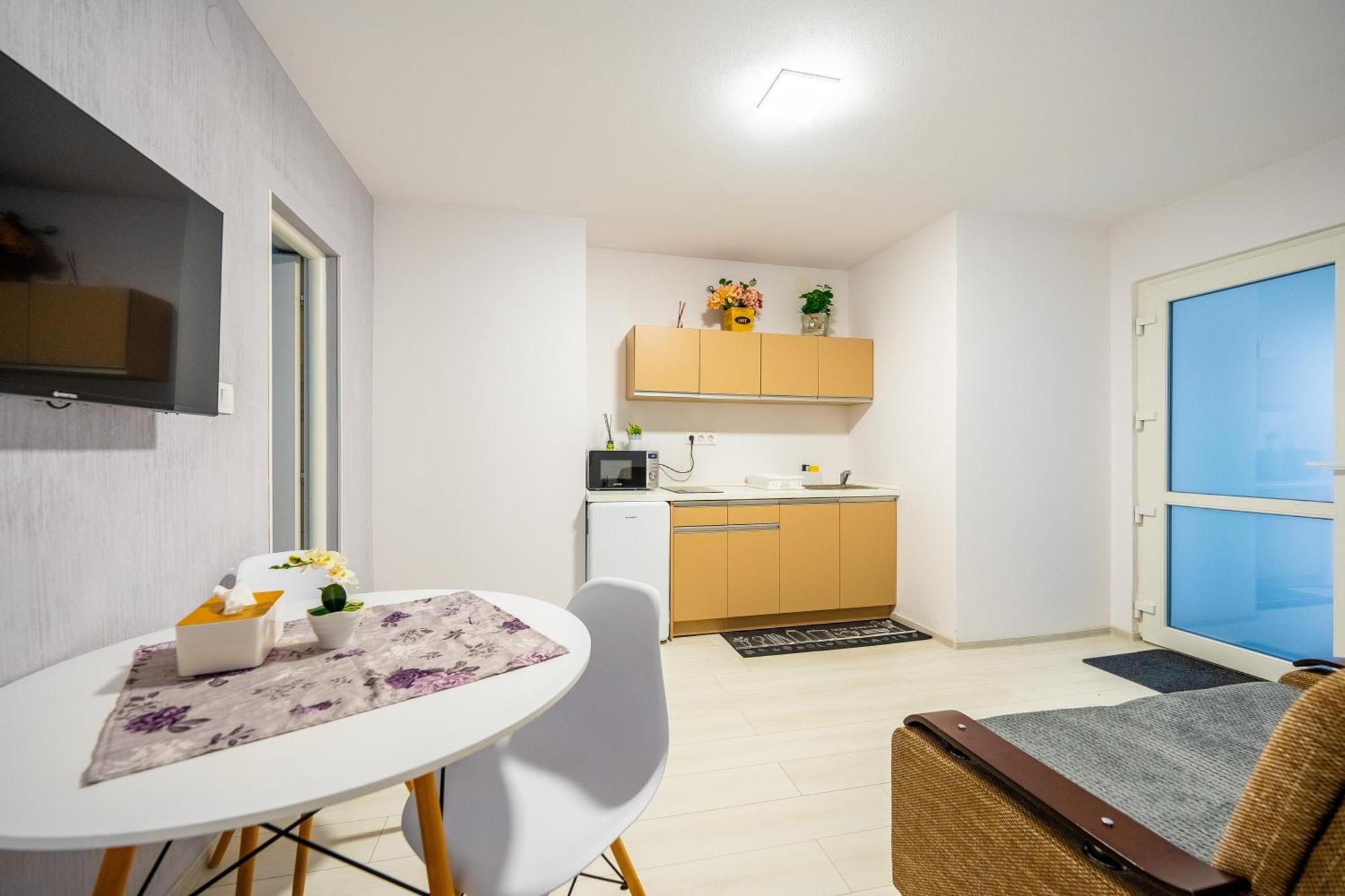 Готель Yvett House Сфинту-Ґеорґе Екстер'єр фото