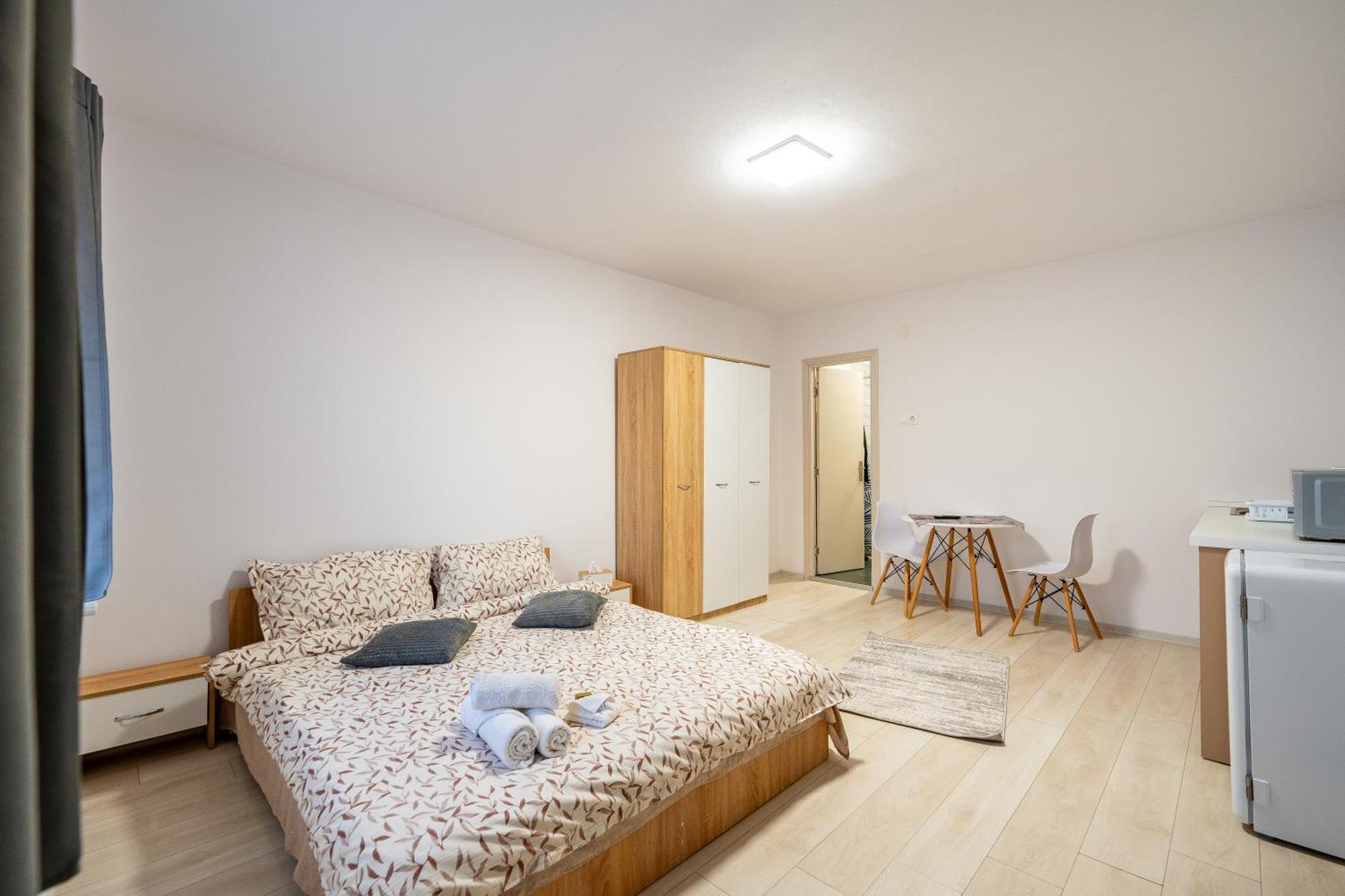 Готель Yvett House Сфинту-Ґеорґе Номер фото