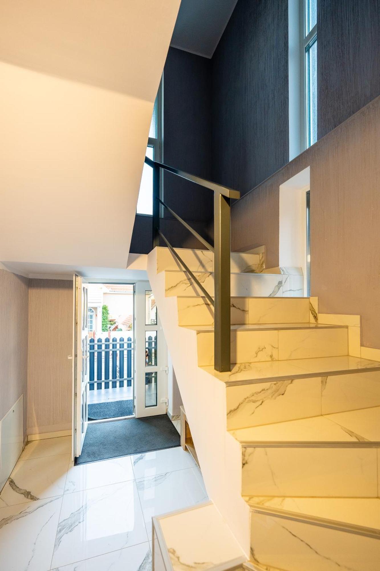 Готель Yvett House Сфинту-Ґеорґе Екстер'єр фото