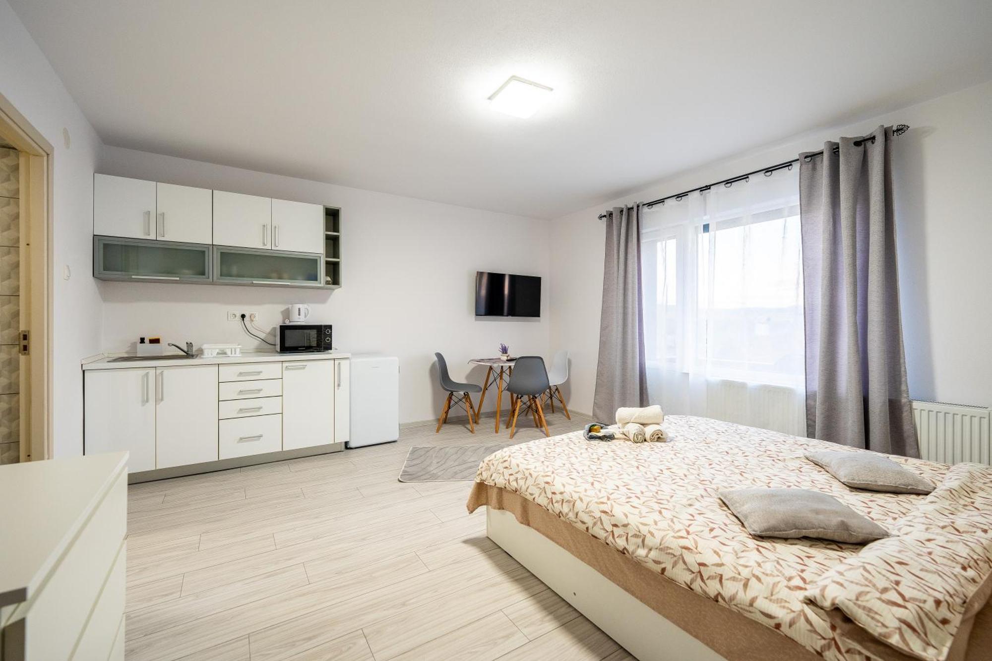 Готель Yvett House Сфинту-Ґеорґе Номер фото